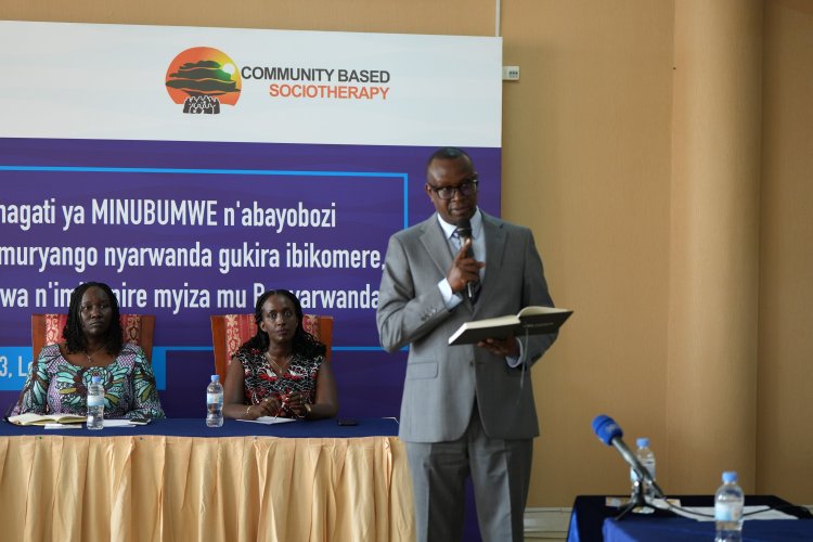 Haracyari i by'iringiro" Minisitiri Bizimana ".