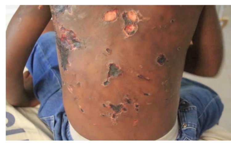 Umupolisi yatawe muriyombi azira gukubita umwana we bya kinyamaswa.