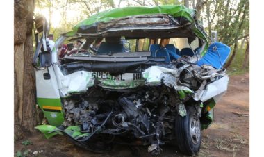 Inzego z'umutekano zirahiga bukware abantu basahuye ibyo kurya mu imodoka yakoze Impanuka bagiye gushyingura.