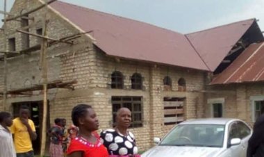 Batunguwe nogusanga umurambo w'umusore wiyahuriye mu kiriziya aje gusenga ku cyumweru