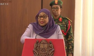 Abaminisitiri bishyiriyeho abavugizi babo bari mu mazi abira