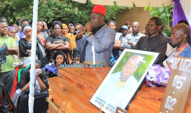 Ubwo ba mu sezeragaho bwa nyuma, ntamuntu wari wemerewe kureba umurambo we barebaga ifoto gusa.