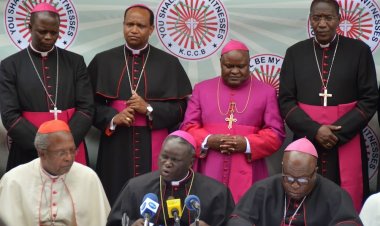 Abasenyeri bamaganye Yesu