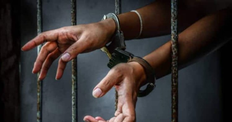 Umwalimu yishe umunyeshuri w'umukobwa amukubise urushyi.