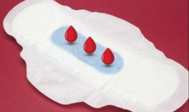 Maneja wambuye abagore imyenda ngo arebe uri mu mihango ari mu mazi abira