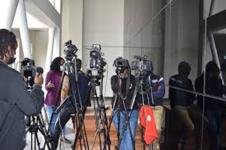 Umupolisi yigize umunyamakuru kugirango abone uko afata abantu