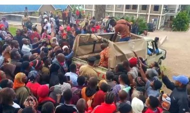 Polisi yatabaye abakecuru babiri babarozi bari bagiye gutwikirwa ku Rusengero