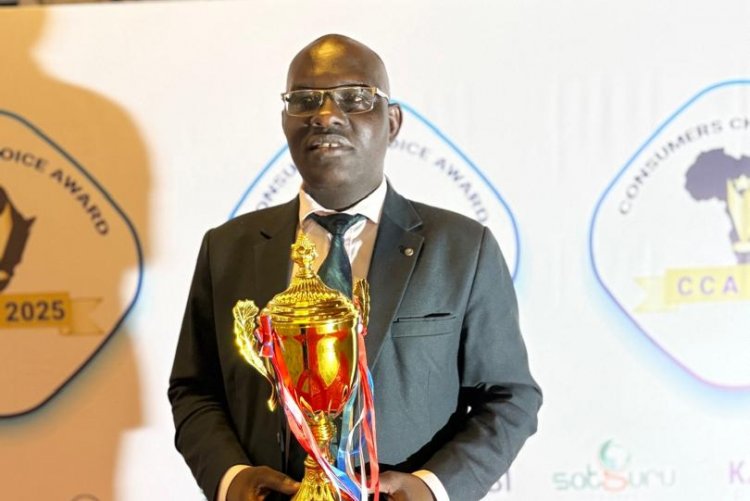 Richard Hategekimana yahawe igikombe cy’Umwanditsi mwiza w’umwaka