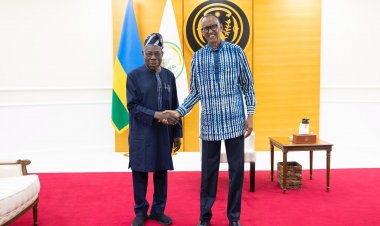 Rais Kagame amempokea  Olusegun Obasanjo