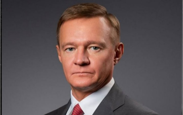 Minisitiri yirukanywe mu kazi ahita yiyahura