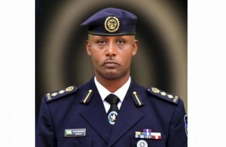 Afisa Mkuu wa Polisi ameuawa na ukuta ulioporomoka na kuangukia nyumba.