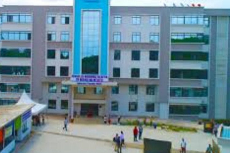 Umukozi wo muri Morger  yahagaritswe  azira guhatira ababuze ababo kugura isanduku ze