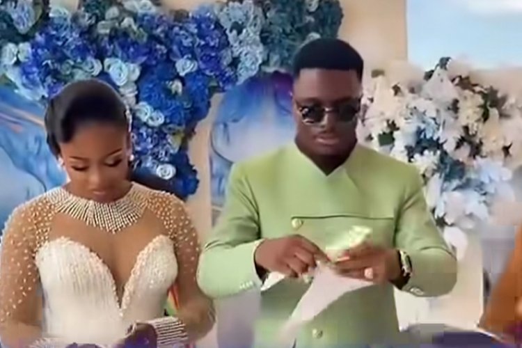 Abageni baciye ibyangombwa by'ishyingiranwa imbere ya Pasiteri