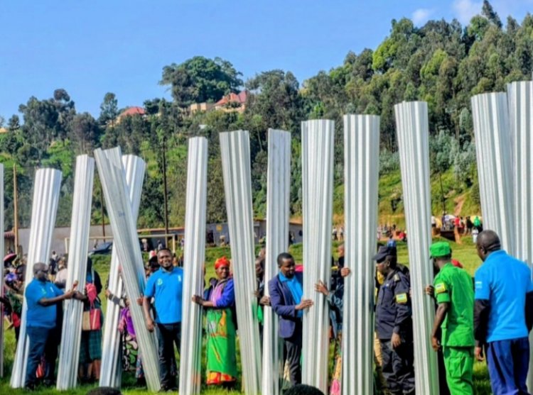 Burera: Imiryango 177 yahawe Amabati yo kubakisha ubwiherero bwujuje ibisabwa